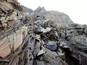 48 Risalendo accanto al torrente  incassato tra le rocce